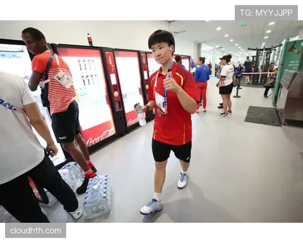 何冰娇训练完直接拎爱马仕去吃火锅? 何冰娇训练完直接拎爱马仕去吃火锅?