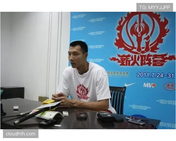 易建联训练完顺手拎了杯冰美式，这自律我真看不懂